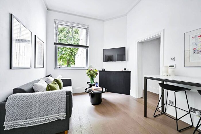 1 Bedroom Flat To Rent In Spencer Road, Grove Park, London, W4