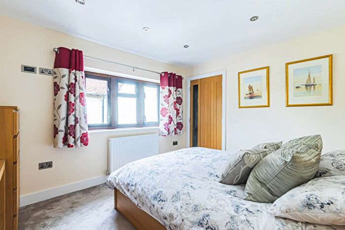 6 Bedroom Detached House To Rent In The Hermitage, London Road, Hemel Hempstead, Hertfordshire, HP1