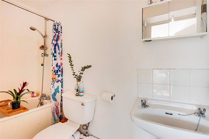 1 Bedroom Flat To Rent In Streatham High Road, London, SW16