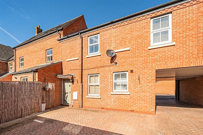 2 Bedroom Flat For Sale In Abrahams Close, Bedford, MK40