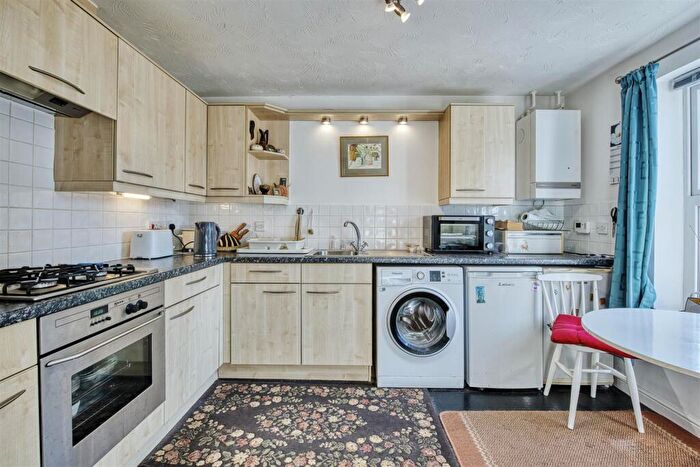 3 Bedroom End Of Terrace House For Sale In Dexter Way, Warmington, PE8