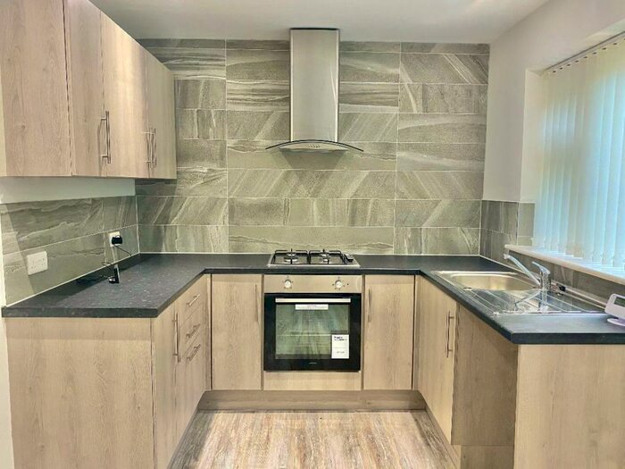 2 Bedroom Flat To Rent In Uttoxeter Road, Blythe Bridge, Stoke-on-Trent, ST11