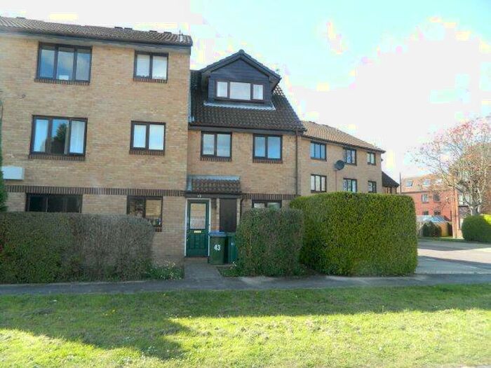 2 Bedroom Maisonette To Rent In Manor Fields, Horsham, RH13