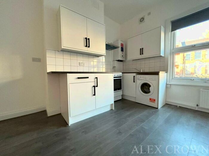 Studio To Rent In West Green Road, Harringay, N15