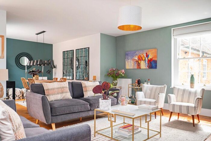 2 Bedroom Flat For Sale In Adams Walk, Midhurst, West Sussex, GU29