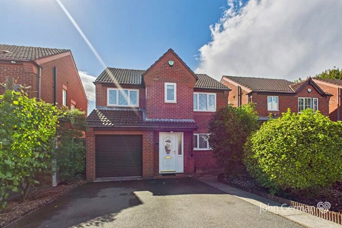 4 Bedroom Detached House For Sale In Coronation Street, Swadlincote, DE11