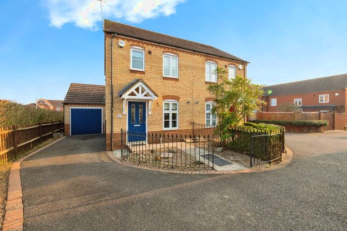2 Bedroom Semi-Detached House For Sale In Aylesbury Road, Kennington, Ashford, Kent, TN25