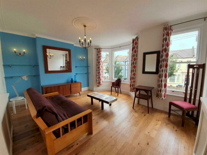 2 Bedroom Flat To Rent In Buchanan Gardens, Kensal Rise, NW10