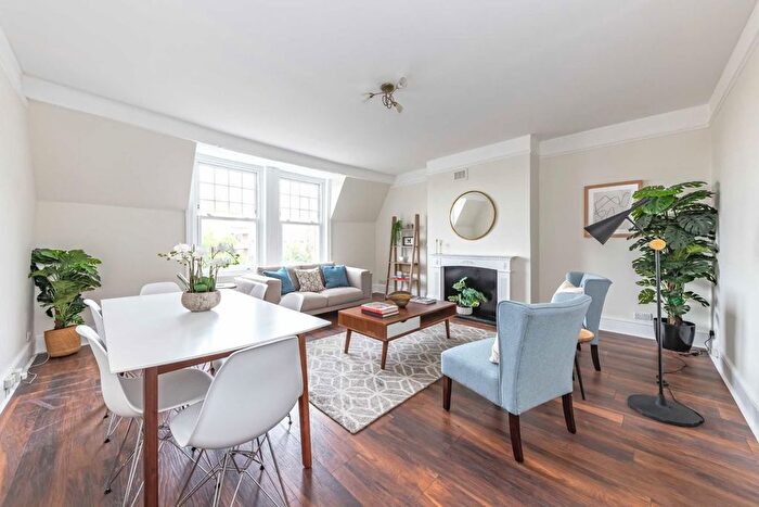 3 Bedroom Flat To Rent In The Boulevard, Balham, SW17