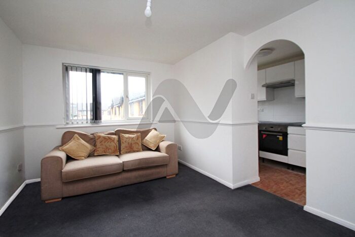 1 Bedroom Flat To Rent In Celadon Close, Enfield, EN3