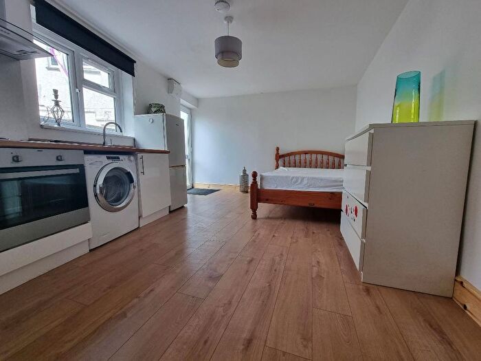 Studio To Rent In Cowley Road, Oxford, OX4