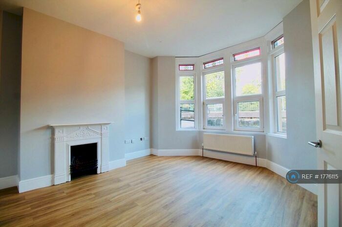 1 Bedroom Flat To Rent In Bath Hill, Keynsham, Bristol, BS31