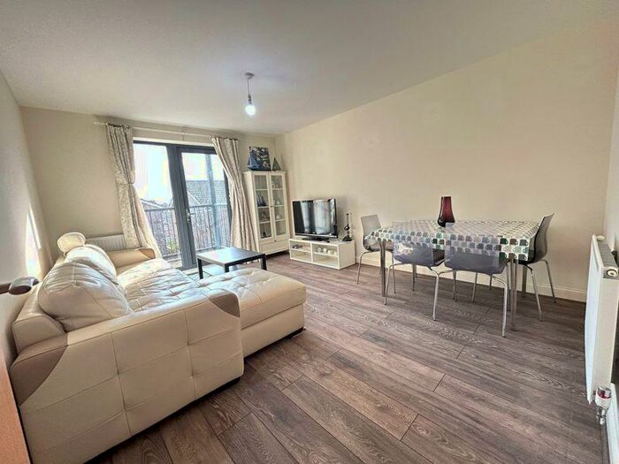 2 Bedroom Flat To Rent In Mornington Close, London, NW9