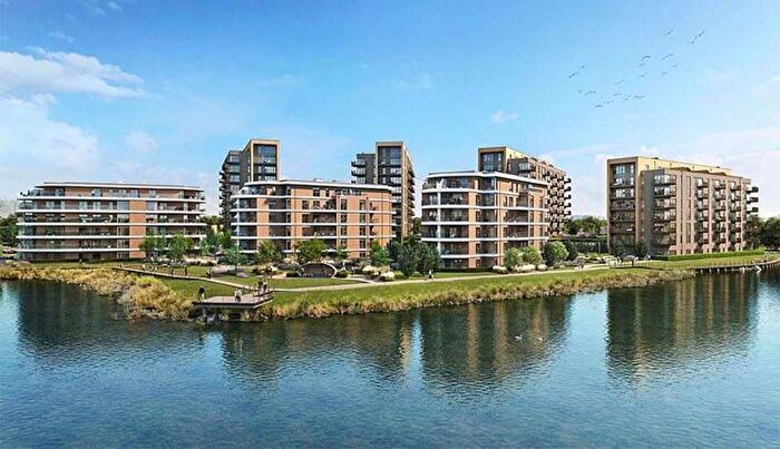 2 Bedroom Flat For Sale In Bankside Gardens, Reading, RG2