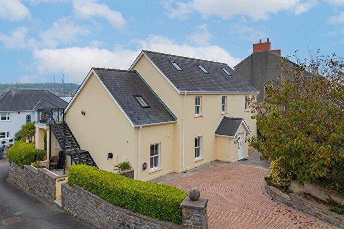 3 Bedroom Apartment For Sale In Haven View, Neyland, Milford Haven, SA73