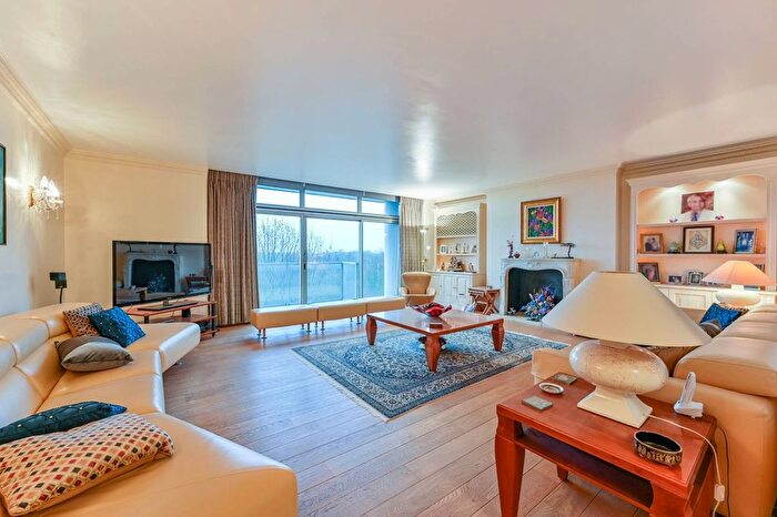 3 Bedroom Flat To Rent In Prince Albert Road, Regent's Park, London, NW8