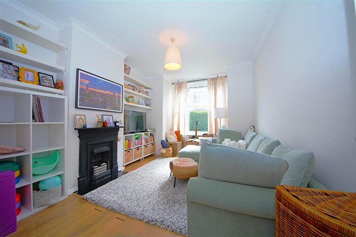 2 Bedroom Maisonette To Rent In Leslie Road, East Finchley, N2