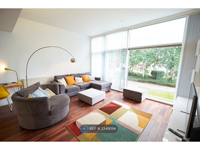 2 Bedroom Terraced House To Rent In Lanark Street, Glasgow, G1