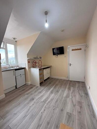 Flat To Rent In College Hill Road, Harrow, Middlesex, HA3