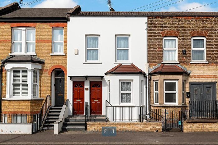 1 Bedroom Maisonette To Rent In Gordon Road, London, E18