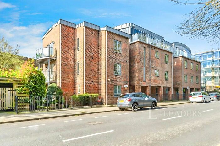 2 Bedroom Apartment For Sale In London Road, St. Albans, Hertfordshire, AL1