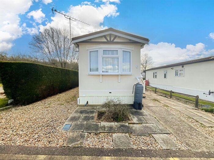 2 Bedroom Park Home For Sale In Lower Dunton Road, Brentwood, Essex, CM13