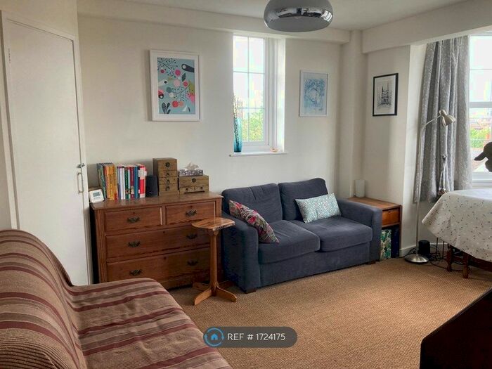 1 Bedroom Flat To Rent In Fleet Court, London, W12