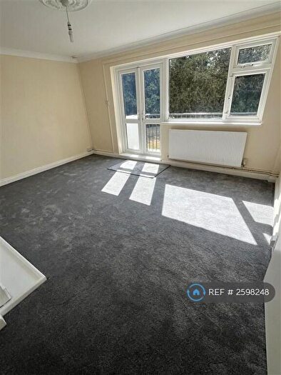 2 Bedroom Maisonette To Rent In Danbury Down, Basildon, SS14