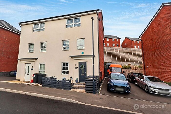 3 Bedroom Semi-detached House For Sale In Edinburgh Road, Nuneaton, CV10