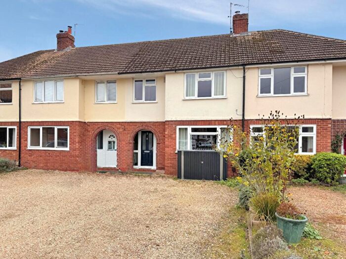 3 Bedroom Terraced House For Sale In Viewing Day Th October - Stanhope Close, Wendover, HP22