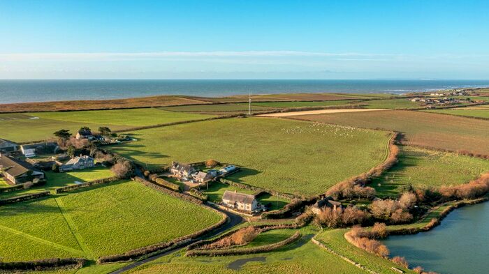 4 Bedroom Cottage For Sale In Thorncross Lane, Brighstone, Newport PO30
