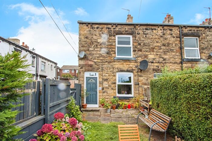3 Bedroom End Of Terrace House For Sale In Street Lane, Gildersome, Leeds, LS27