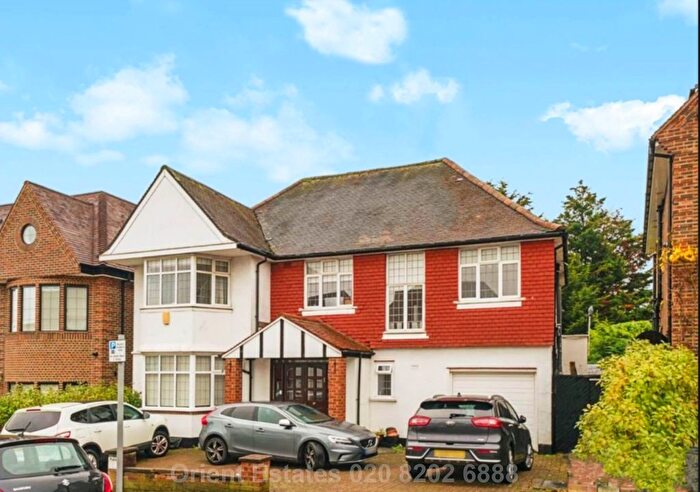 5 Bedroom Detached House For Sale In Sherwood, London, NW4