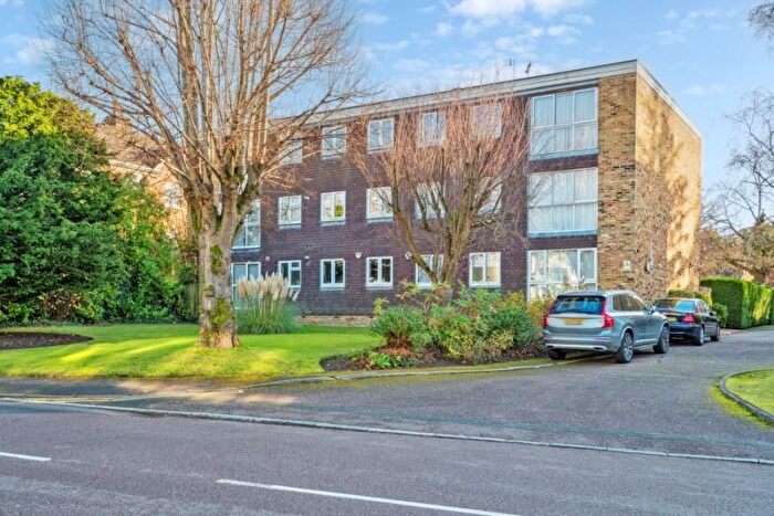 3 Bedroom Flat To Rent In Eastbury Avenue, Northwood, HA6