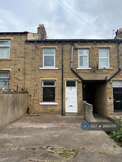 2 Bedroom Terraced House To Rent In Girlington Road, Bradford, BD8