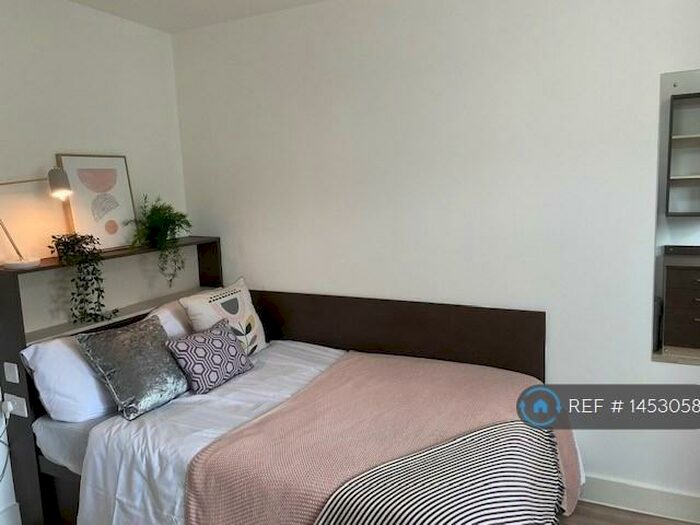 2 Bedroom Flat To Rent In Neuadd Y Castell, Bangor, LL57