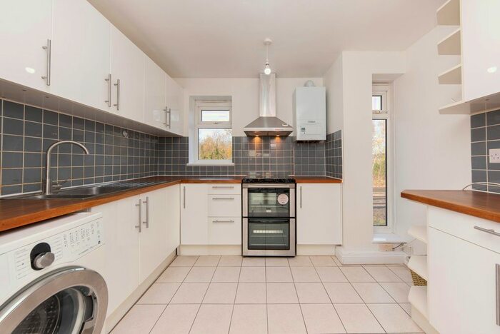 2 Bedroom Flat To Rent In Stourhead Gardens, SW20