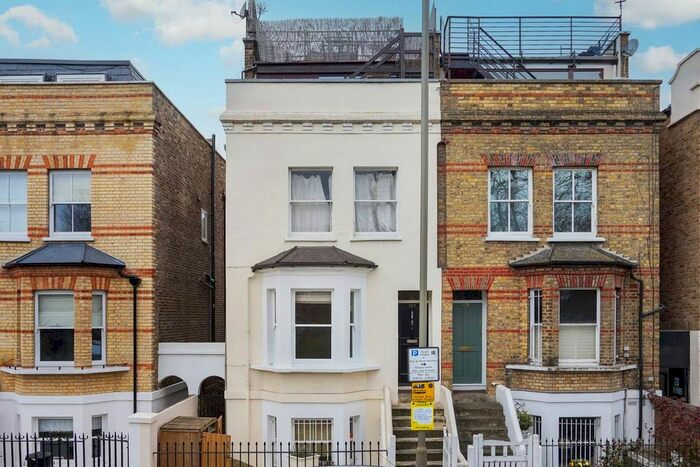 1 Bedroom Flat To Rent In St James's Drive, Balham, London, SW17