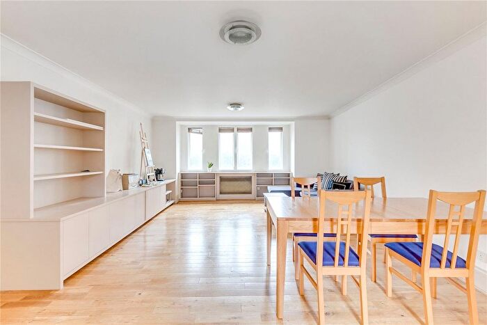 2 Bedroom Flat To Rent In Alexandra Court, London, W2