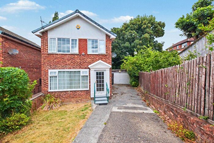 3 Bedroom Detached House For Sale In Cliffe Park Crescent, Leeds, West Yorkshire, LS12