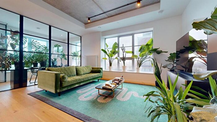 2 Bedroom Apartment For Sale In Douglass Tower, Goodluck Hope Walk, London, E14