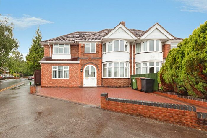5 Bedroom Semi-Detached House For Sale In Lyndon Road, Solihull, B92