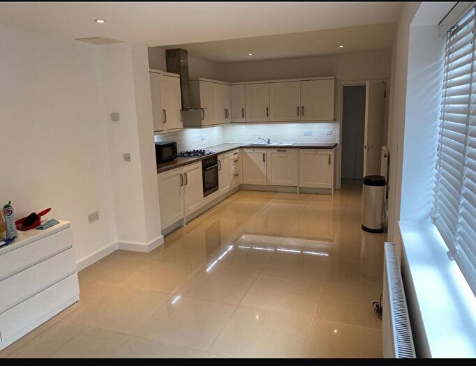 1 Bedroom Flat To Rent In London Road, Leigh-On-Sea, Essex, SS9