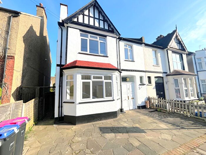 4 Bedroom Semi Detached House To Rent In Cotswold Road, Westcliff-On-Sea, SS0