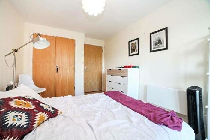 1 Bedroom Flat To Rent In Kennington Park Road, London, SE11