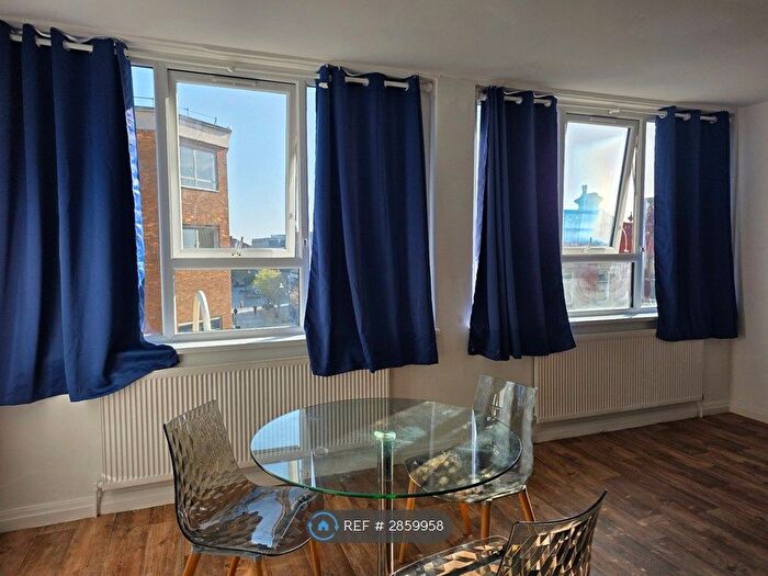 2 Bedroom Flat To Rent In North House, Southport, PR8