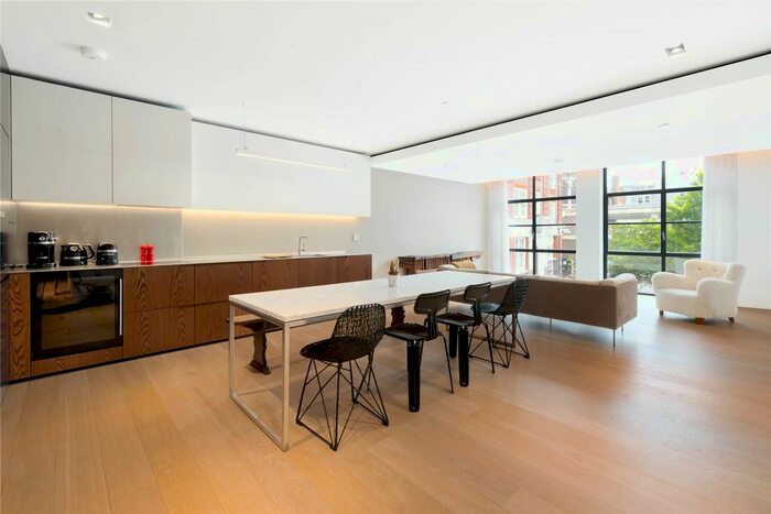 3 Bedroom Flat To Rent In Bartholomew Close, London, EC1A