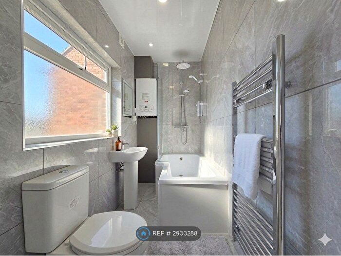 2 Bedroom Flat To Rent In Melbourne Road, Halesowen, B63