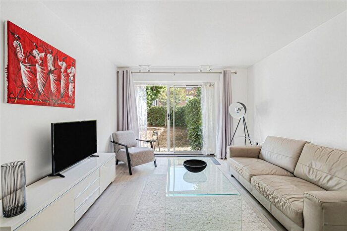 2 Bedroom Flat For Sale In Mill Pond Close, London, SW8