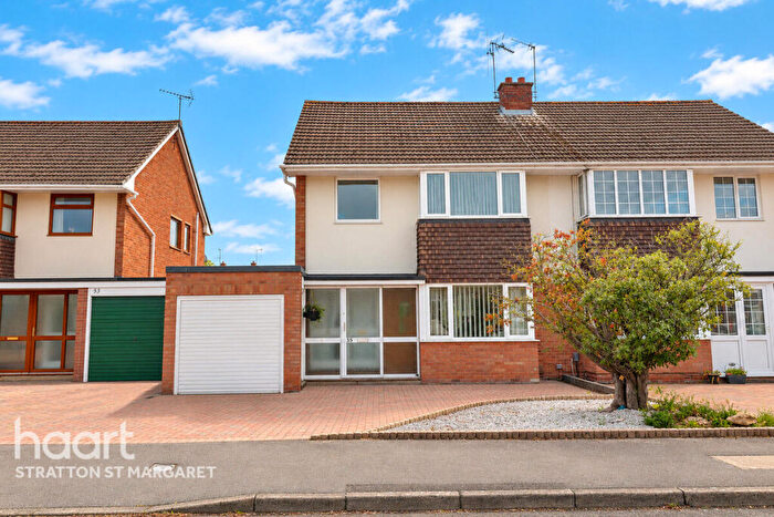 3 Bedroom Semi-Detached House For Sale In Weedon Road, Swindon, SN3